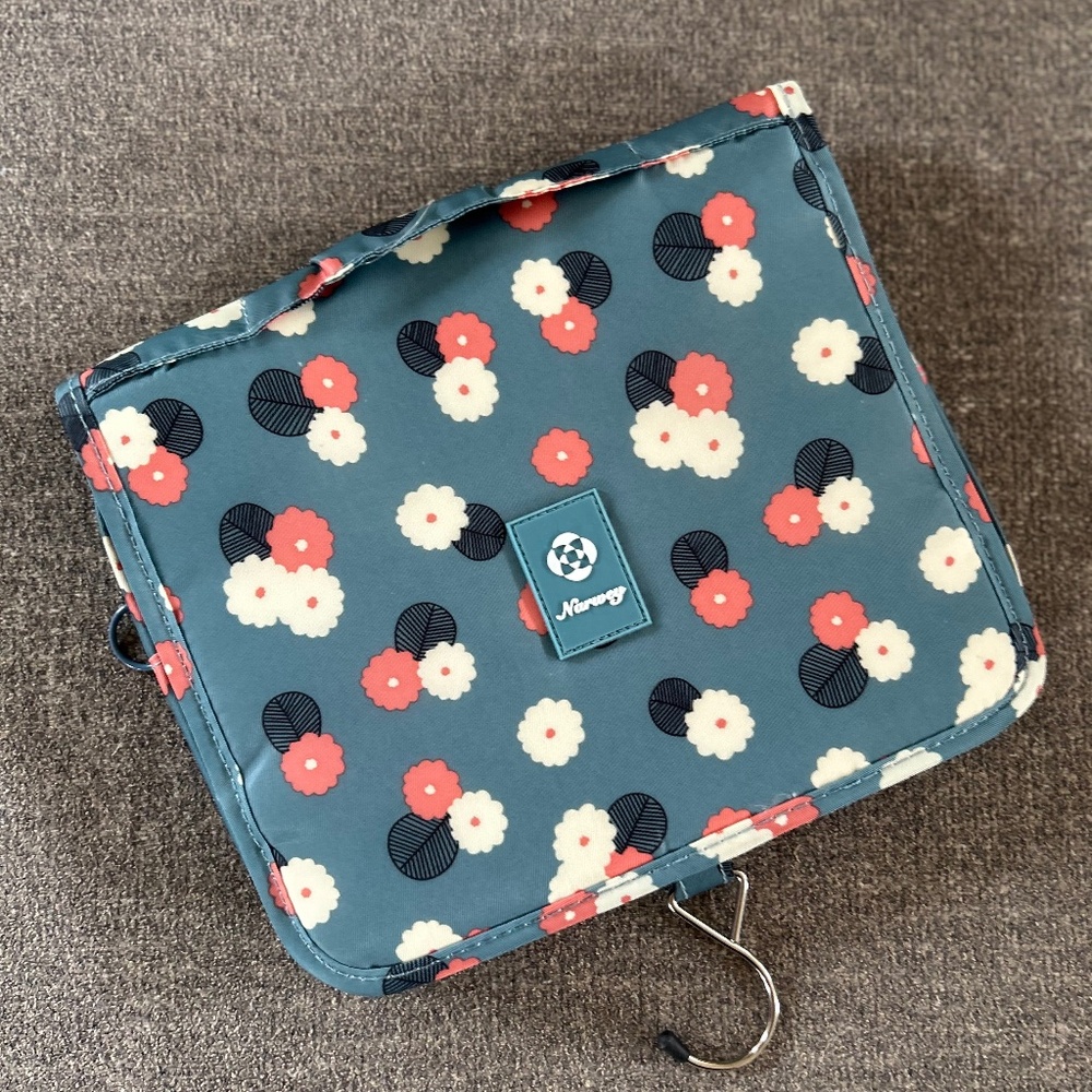 🍓Travel Toiletries Cosmetic Bag Hanging Pack